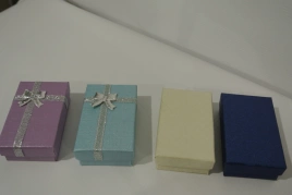 Подарочная коробочка для брелоков и сувениров 5*8*2,5 см (перламутровый, королевский синий,серебристый,сиреневый,нежно-голубой)